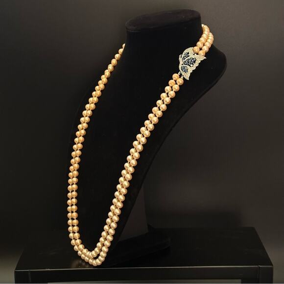90’s Deco Style Double Strand Pearl Necklace With Rhinestone Butterfly Pendant - Picture 3 of 4